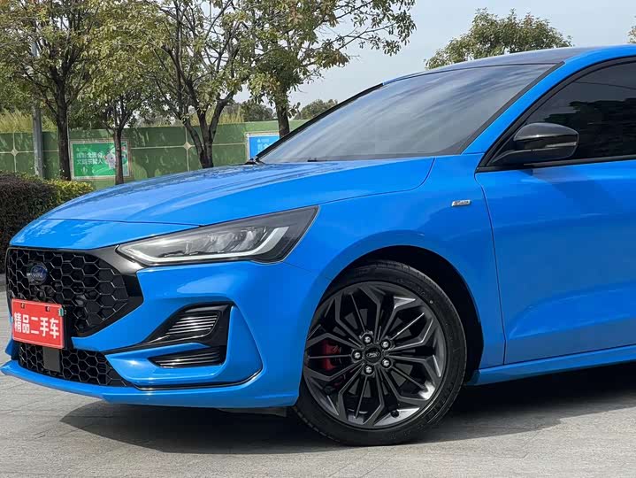 Ford Focus 2022 2022款 三厢 EcoBoost 180 自动ST Line