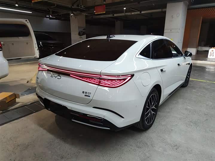 BYD Seal 07 DM-i Hybrid 2025 2025款 智驾版 DM-i 1.5L 125km 尊贵型