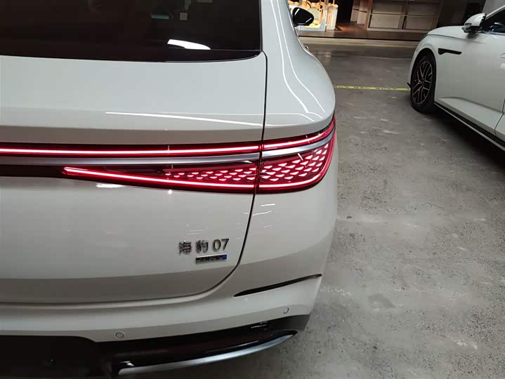 BYD Seal 07 DM-i Hybrid 2025 2025款 智驾版 DM-i 1.5L 125km 尊贵型