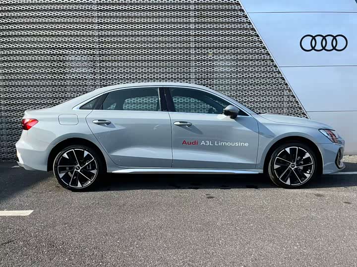 Audi A3 2025 2025款 A3L Limousine 35TFSI 飞驰尊享型