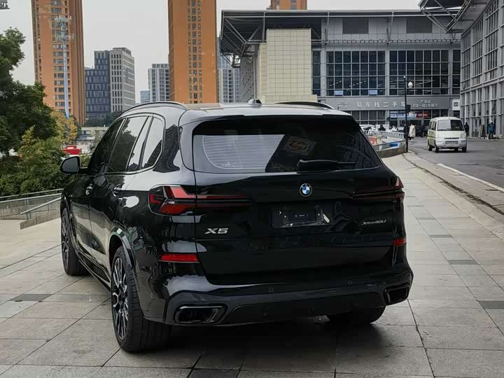 BMW X5 2025 2025款 xDrive 40Li M运动曜夜套装