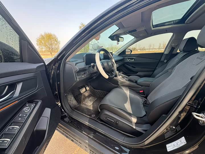 Honda Accord 2025 2025款 运动系列 260TURBO 豪华版