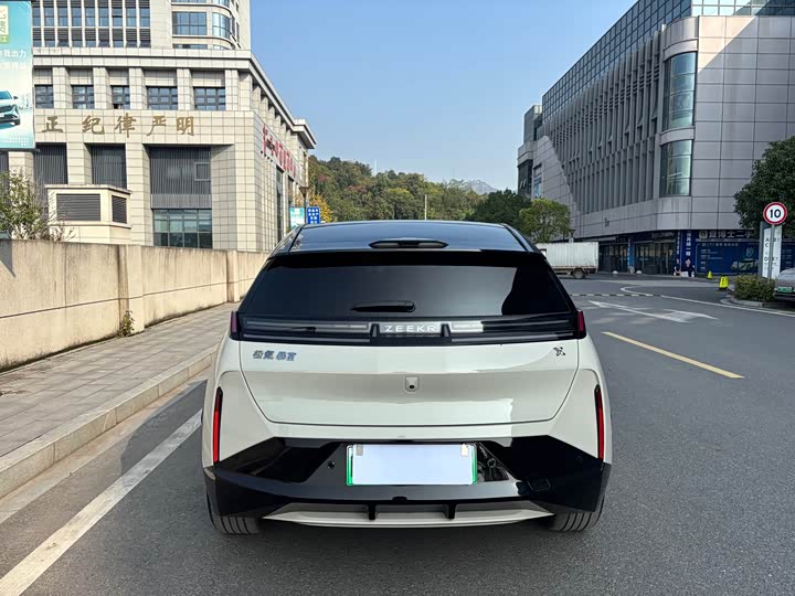 2025 Zeekr X