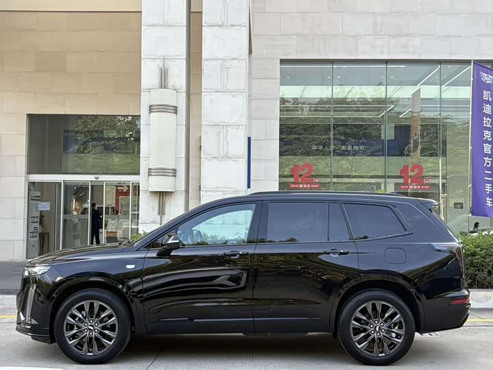 Cadillac XT6 2025 2025款 2.0T 六座四驱尊贵行政黑标版