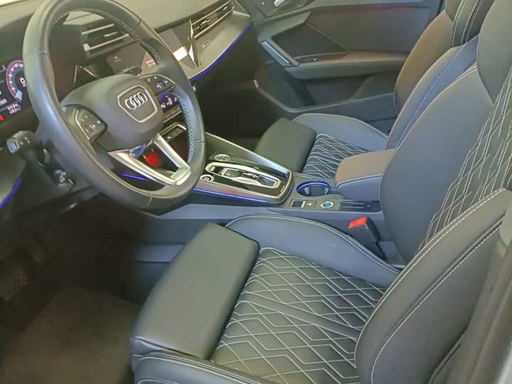 Audi A3 2025 2025款 A3L Limousine 35TFSI 飞驰尊享型