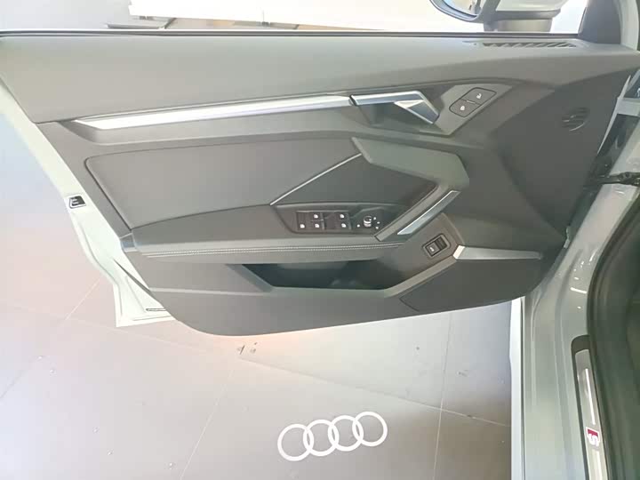 Audi A3 2025 2025款 A3L Limousine 35TFSI 飞驰尊享型