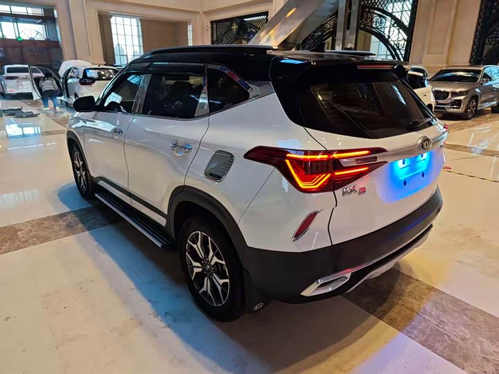 Kia KX3 2021 2021款 1.5L CVT潮流版