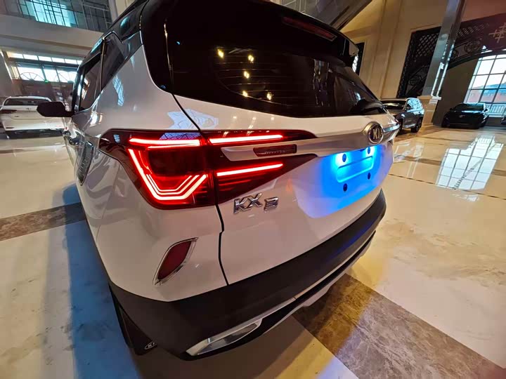 Kia KX3 2021 2021款 1.5L CVT潮流版