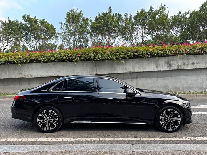 Mercedes-Benz E-Class Hybrid 2024 2024款 E 350 e L 插电式混合动力轿车