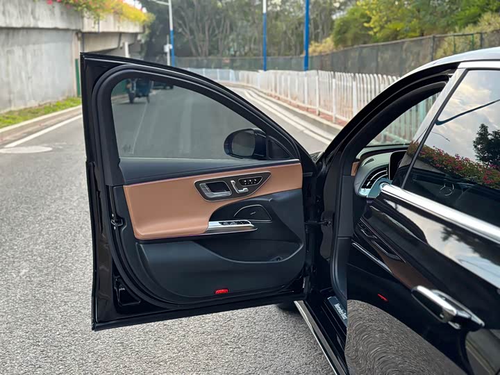 Mercedes-Benz E-Class Hybrid 2024 2024款 E 350 e L 插电式混合动力轿车