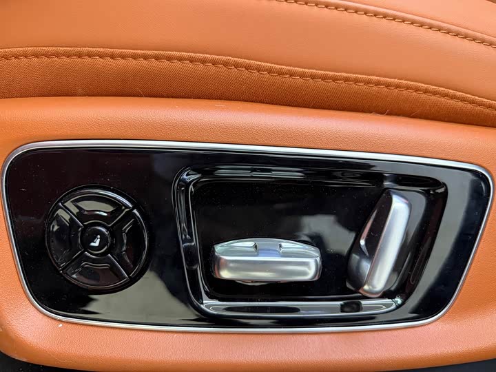 LiXiang L8 2025 2025款 Ultra 智能焕新版