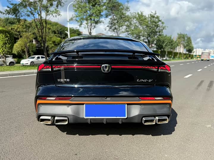 Changan UNI-V 2024 2024款 1.5T 尊贵运动型