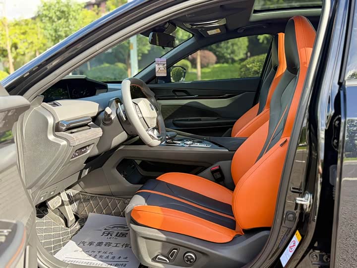 Changan UNI-V 2024 2024款 1.5T 尊贵运动型