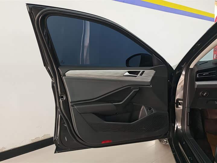 Volkswagen Sagitar L 2025 2025款 300TSI DSG超越版