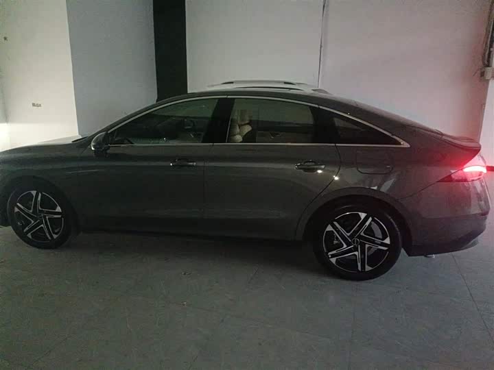 Roewe D7 2023 2023款 DMH 125km 卓越版