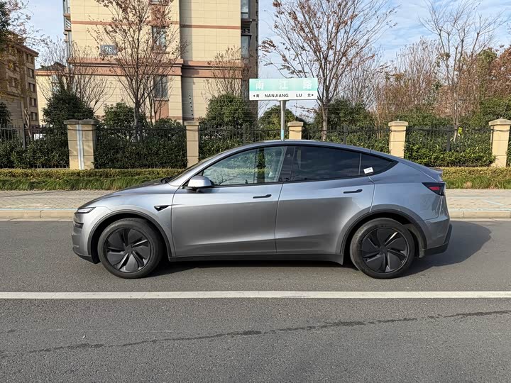 2025 Tesla Model Y