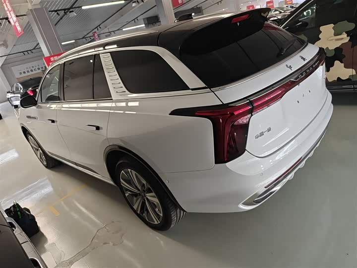 2024 Hongqi E-HS9