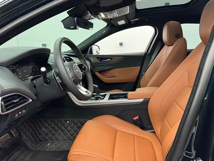 Jaguar XE L 2024 2024款 2.0T 250PS R-DYNAMIC S进取运动版