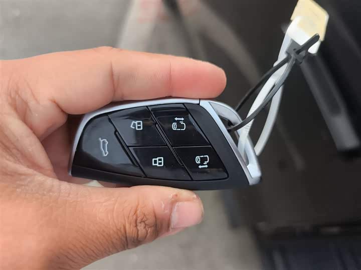 Maxus G70 2024 2024款 2.0T 自动旗舰版 7座