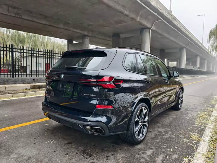 BMW X5 2026 2026款 xDrive 40Li M运动曜夜套装