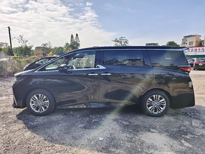 Toyota Alphard 2025 2025款 双擎 2.5L 尊贵黄金版