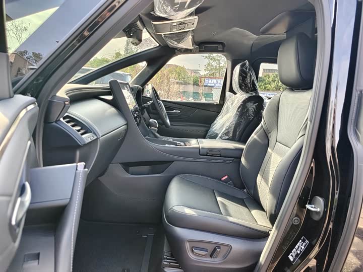 Toyota Alphard 2025 2025款 双擎 2.5L 尊贵黄金版