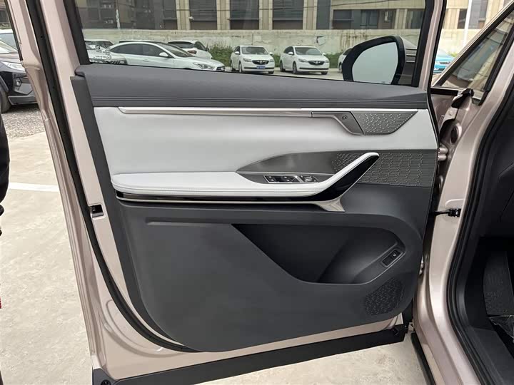 Maxus G70 2024 2024款 2.0T 自动旗舰版 7座