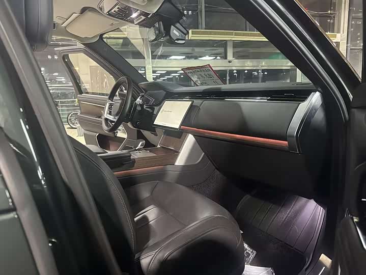 Land Rover Range Rover 2025 2025款 3.0 L6 400PS 创世加长版