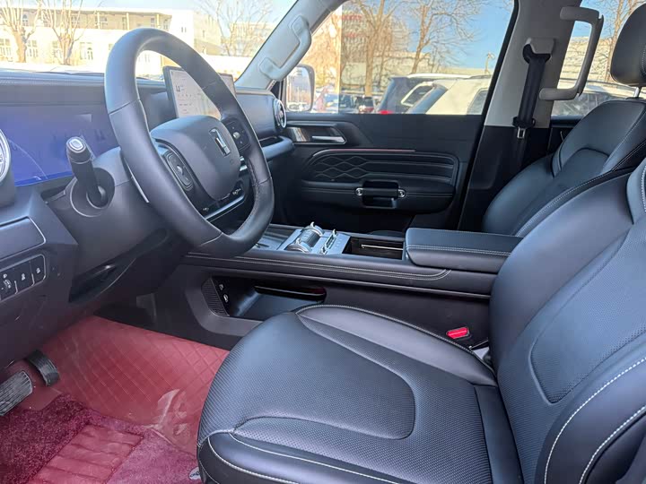 Tank 300 2025 2025款 2.0T 汽油征服者