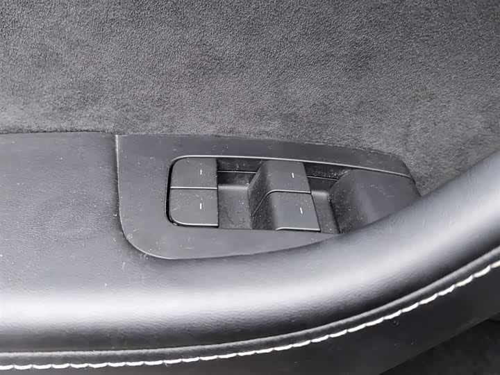 Tesla Model Y 2024 2024款 后轮驱动版