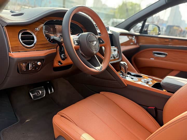 Bentley Bentayga 2023 2023款 4.0T V8 长轴距雅度版