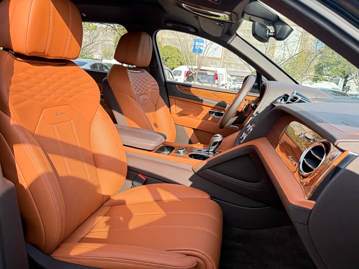 Bentley Bentayga 2023 2023款 4.0T V8 长轴距雅度版