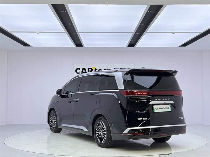 Denza D9 2025 2025款 DM-i 智驾版 1020 四驱尊享型