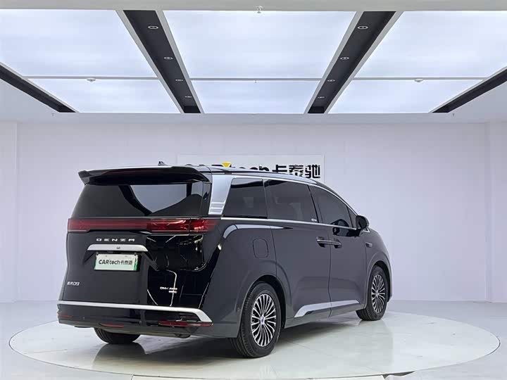 Denza D9 2025 2025款 DM-i 智驾版 1020 四驱尊享型