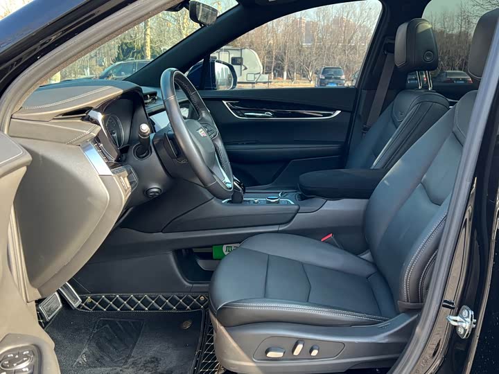 Cadillac XT6 2022 2022款 2.0T 六座四驱豪华型