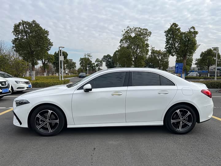 Mercedes-Benz A-Class 2024 2024款 改款 A 200 L 时尚型