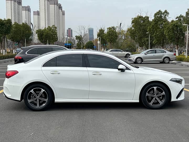 Mercedes-Benz A-Class 2024 2024款 改款 A 200 L 时尚型