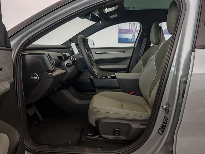 Volvo EX30 2026 2026款 CrossCountry 双电机四驱高性能版Ultra