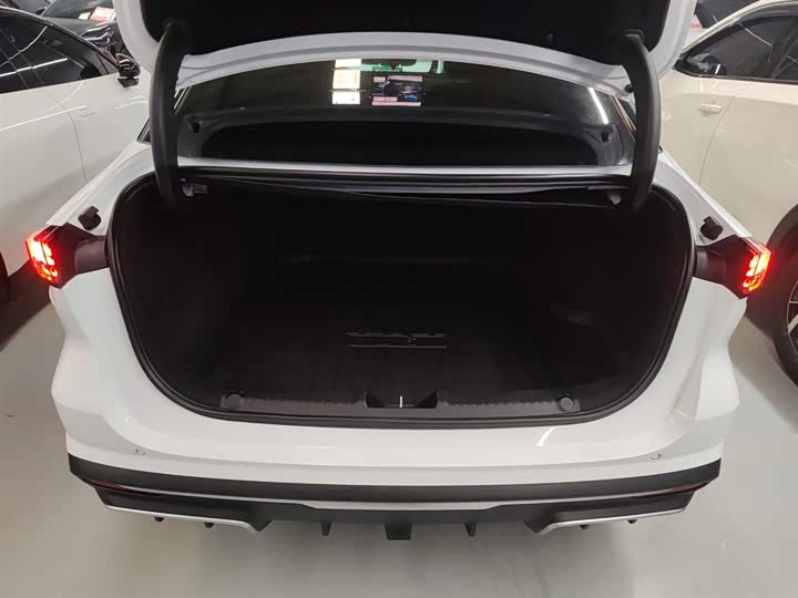 Geely Galaxy L6 2025 2025款 EM-i 140km 探索+版