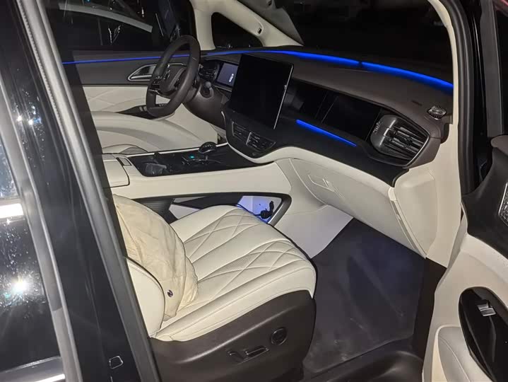 Denza D9 2025 2025款 DM-i 智驾版 1020 四驱旗舰型