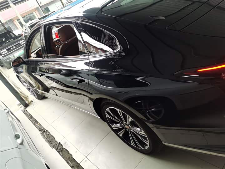 Hongqi H9 2024 2024款 2.0T 旗享 私享风尚版