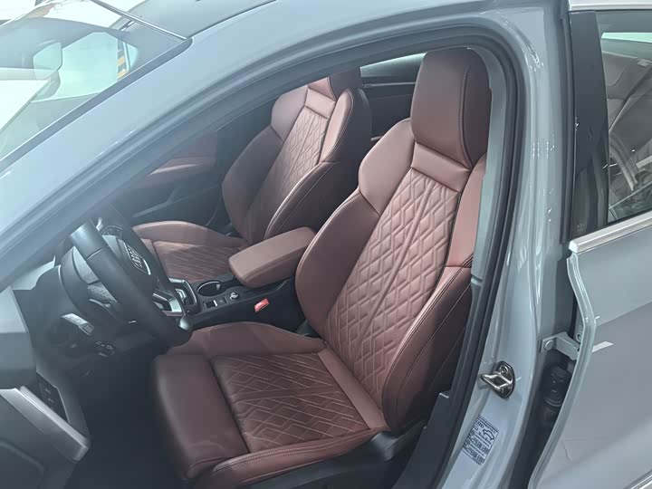 Audi A3 2025 2025款 A3L Limousine 35TFSI 飞驰尊享型