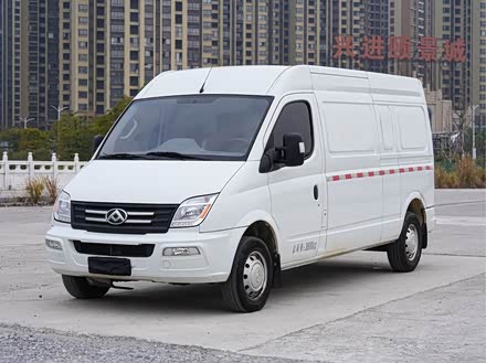 Maxus V80 2023 2023款 2.0T PLUS 手动厢式车VAN长轴中顶3座