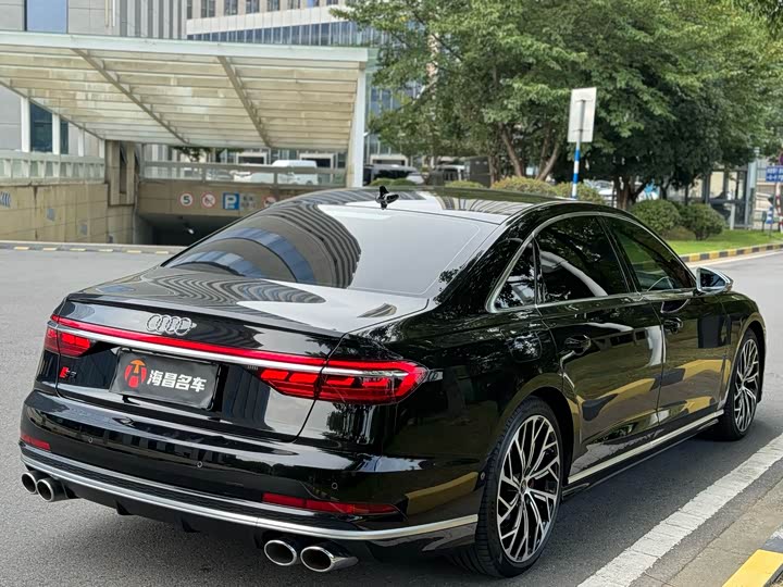 Audi S8 2022 2022款 S8L 4.0TFSI quattro 典藏版