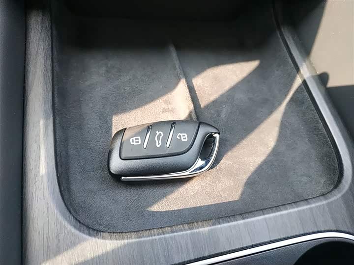 Roewe D7 2023 2023款 EV 510km 后驱旗舰版