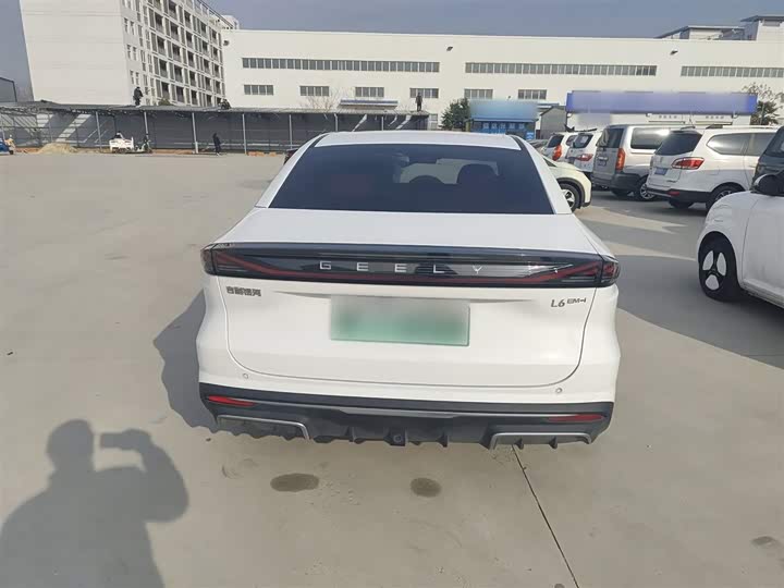 Geely Galaxy L6 2025 2025款 EM-i 140km 星舰版