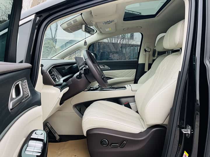 Denza D9 2025 2025款 DM-i 智驾版 1020 四驱旗舰型