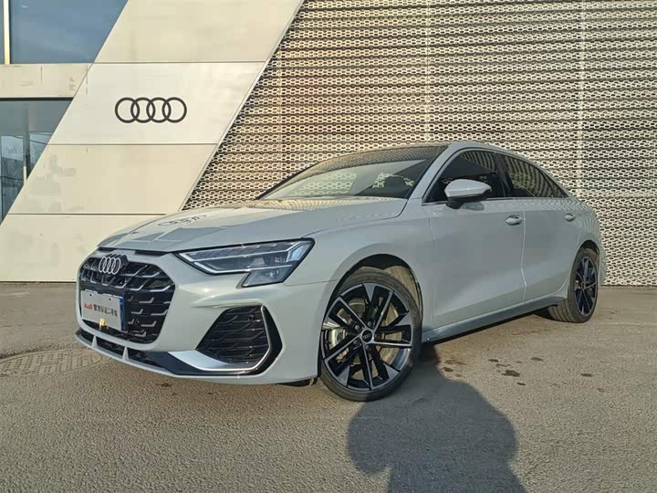 Audi A3 2025 2025款 A3L Limousine 35TFSI 飞驰尊享型
