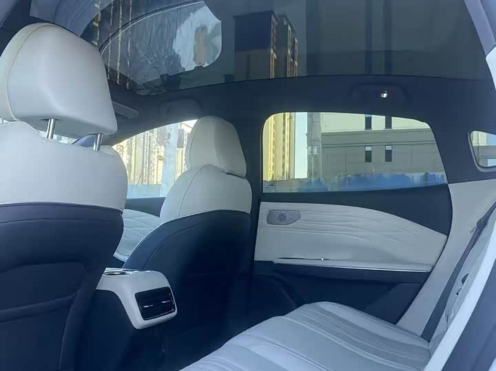 Geely Galaxy E8 2024 2024款 665km 后驱星舰 远航版