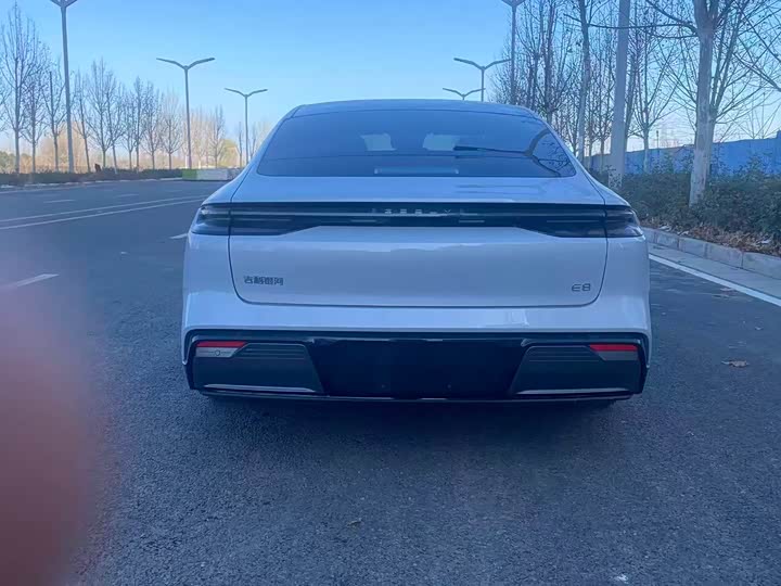 Geely Galaxy E8 2024 2024款 665km 后驱星舰 远航版
